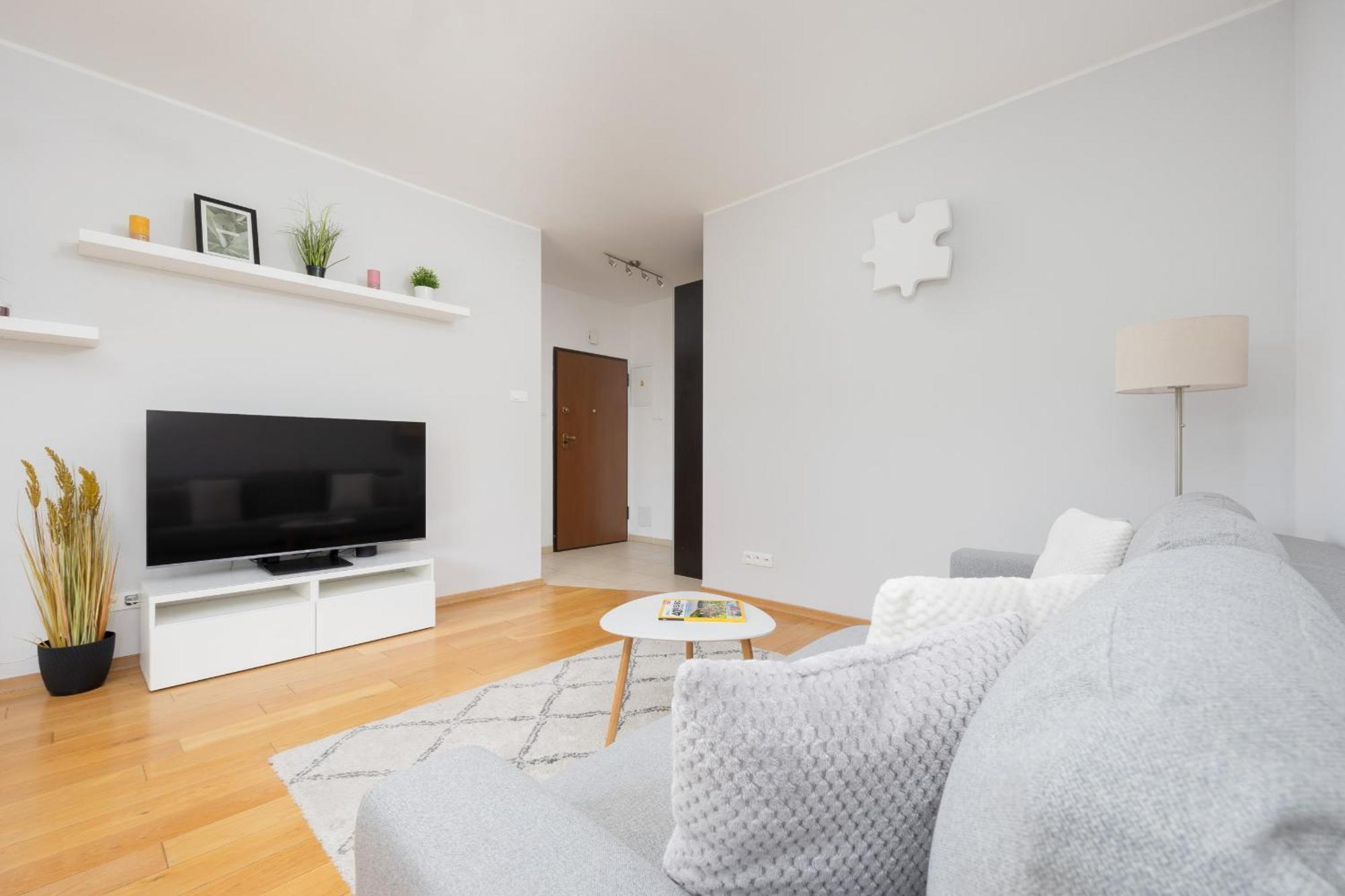 Апартаменти With Parking Near Metro Mlociny By Renters *
